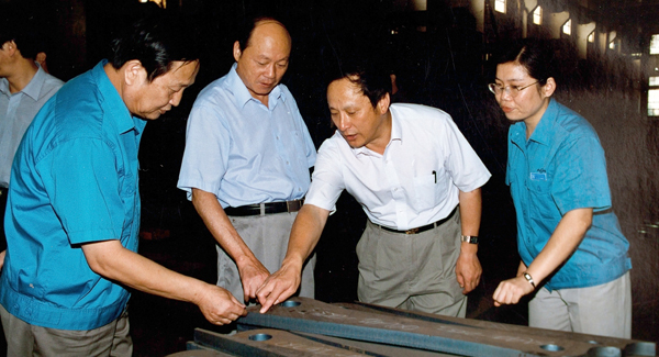 新一屆領(lǐng)導(dǎo)班子上任，掀開徐工變革發(fā)展新篇章
