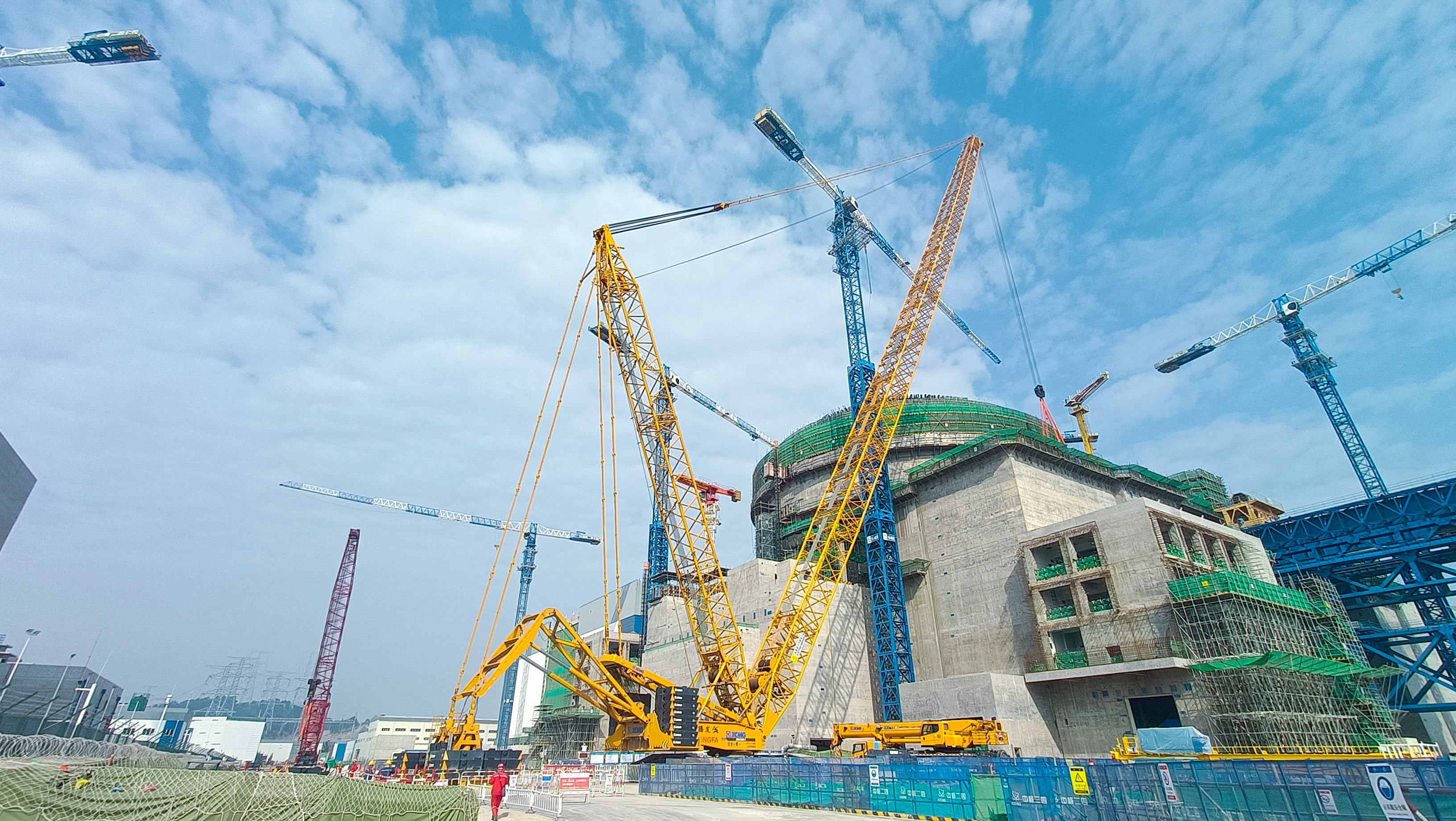 “穩(wěn)”字當(dāng)頭！徐工XGC800-I履帶起重機(jī)助建福建大型核電項(xiàng)目